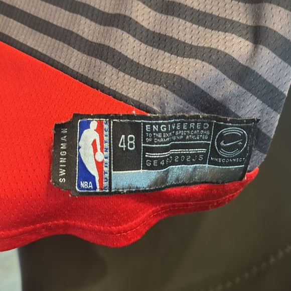 Damien lillard jersey, Portland

Normal wear
Minor damage, shown in picture - Picture 2 of 4